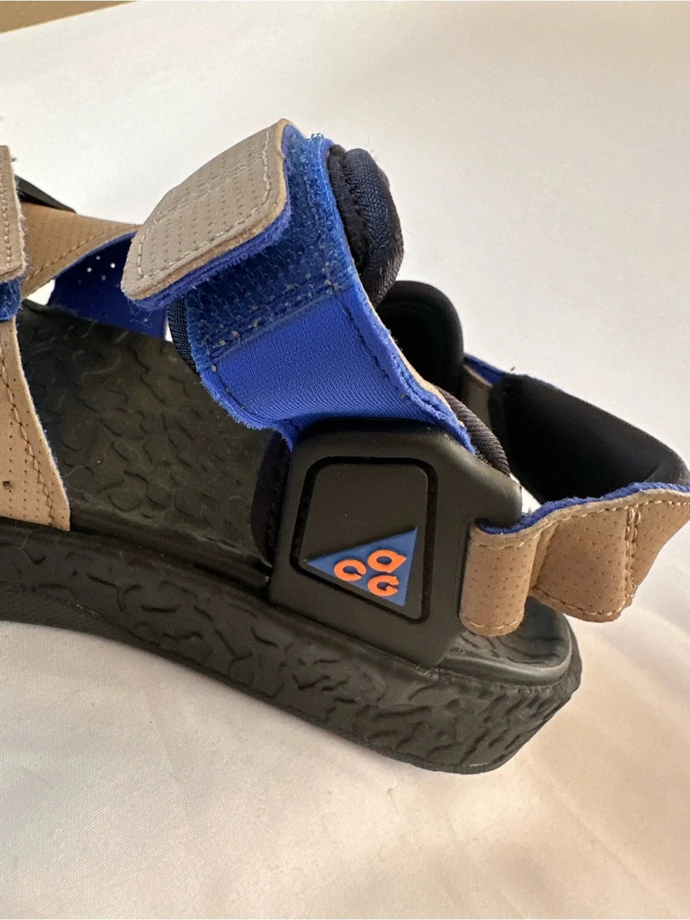 Nike Men’s Sandals in Brown with Blue Accents